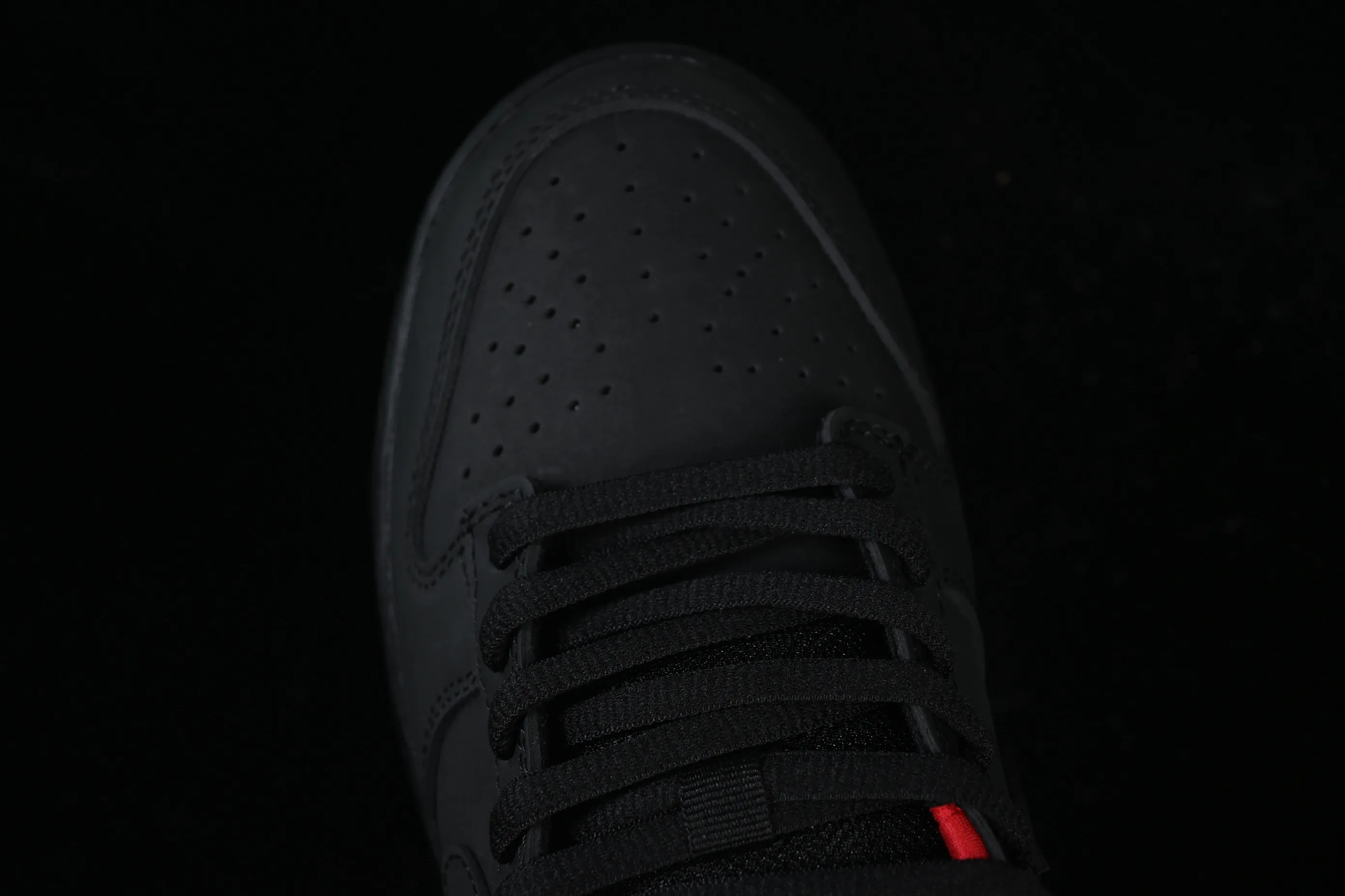All Categories Nk SB Dunk Series Nk SB Dunk Low Low-top sneakers Supreme x Nike Dunk SB Dunk Low joint black low-top casual skateboard shoes HQ8487-001